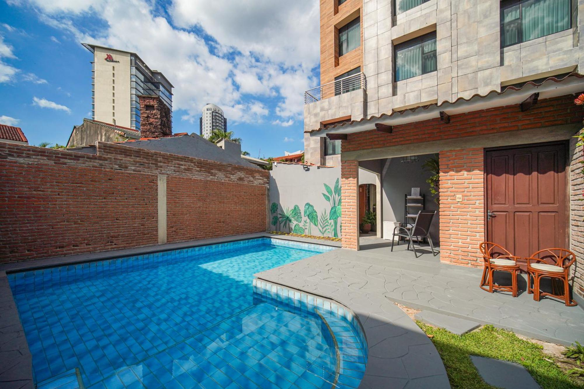 Chairu Eco 4*